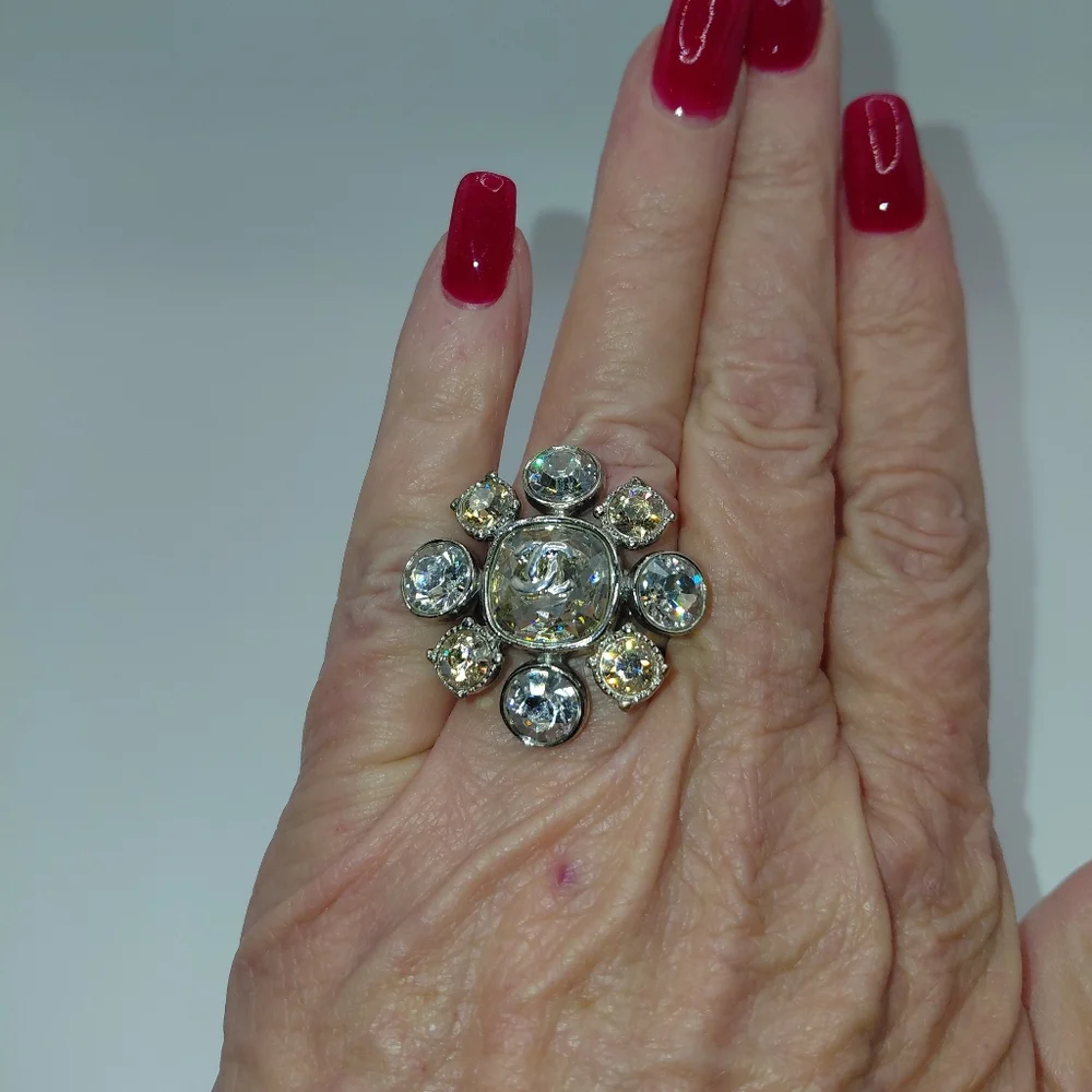 CHANEL Camelia Floral Swarovski Crystals Cocktail Ring in Silver. Sz 6.25